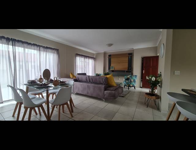 3 BEDROOM FREEHOLD FOR SALE IN WATERKLOOF HILL ESTATE